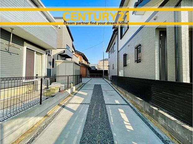 ■■駐車場■■ファミリーカーの需要が多い中、駐車場も確保いたしました。マンションとは違う敷地内駐車。ご主人様のお車のお手入れにも気合が入りますね。