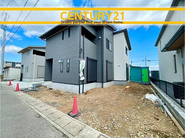 ■■駐車場■■ファミリーカーの需要が多い中、駐車場も確保いたしました。マンションとは違う敷地内駐車。ご主人様のお車のお手入れにも気合が入りますね。