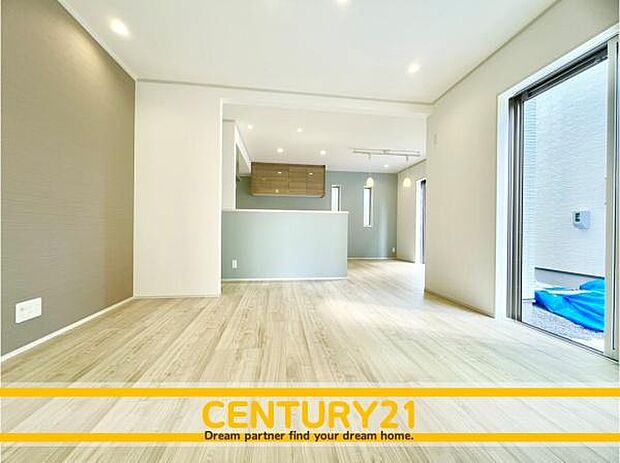 ■■憩いのリビング■■くつろぎを愉しむリビングルームは憩いの場となります。リビングとダイニングの空間機能を活かし、巧みに使い分ける発想が、ライフスタイルに新しいゆとりをもたらします。