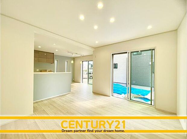 ■■家族団らんの空間■■朝は爽やかな日差しを浴びながら、家族みんなでおいしい朝食。昼下がりには読書やお昼寝でもしながらのんびりと過ごすひと時…。