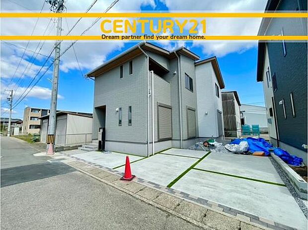 ■■駐車場■■ファミリーカーの需要が多い中、駐車場も確保いたしました。マンションとは違う敷地内駐車。ご主人様のお車のお手入れにも気合が入りますね。