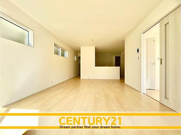 ■■憩いのリビング■■くつろぎを愉しむリビングルームは憩いの場となります。リビングとダイニングの空間機能を活かし、巧みに使い分ける発想が、ライフスタイルに新しいゆとりをもたらします。