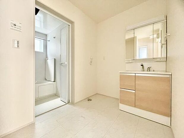 ■■清潔な空間■■毎日使うものだから清潔な空間を保ちたい水回り。洗面にはそんな願いを解消させてくれる収納アイデアが満載です。※現地写真を一部加工しています。実際の室内状況は現況優先となります。