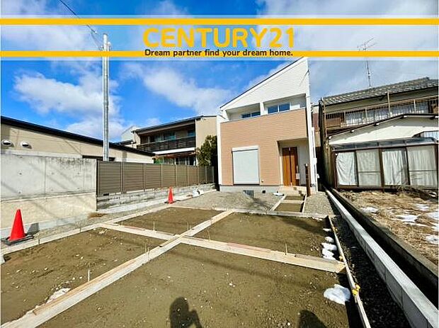 ■■駐車場■■ファミリーカーの需要が多い中、駐車場も確保いたしました。マンションとは違う敷地内駐車。ご主人様のお車のお手入れにも気合が入りますね。