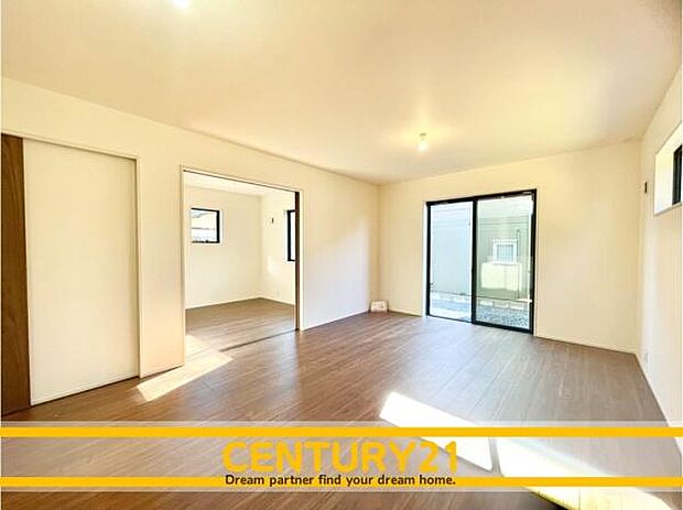 ■■家族団らんの空間■■朝は爽やかな日差しを浴びながら、家族みんなでおいしい朝食。昼下がりには読書やお昼寝でもしながらのんびりと過ごすひと時…。