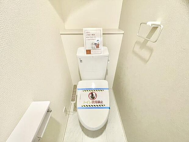 ■■Toilet■■清潔な空間を保ちたいトイレはオフホワイトでまとめました。毎日使う場所だからこそお手入れも楽々にできる機能が搭載されております。汚れが付着しにくい便器はお掃除も楽々です。