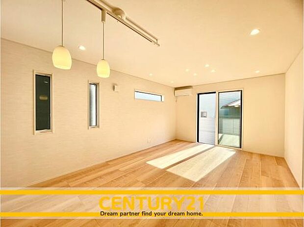 ■■家族団らんの空間■■朝は爽やかな日差しを浴びながら、家族みんなでおいしい朝食。昼下がりには読書やお昼寝でもしながらのんびりと過ごすひと時…。