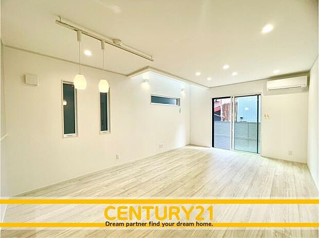 ■■家族団らんの空間■■朝は爽やかな日差しを浴びながら、家族みんなでおいしい朝食。昼下がりには読書やお昼寝でもしながらのんびりと過ごすひと時…。