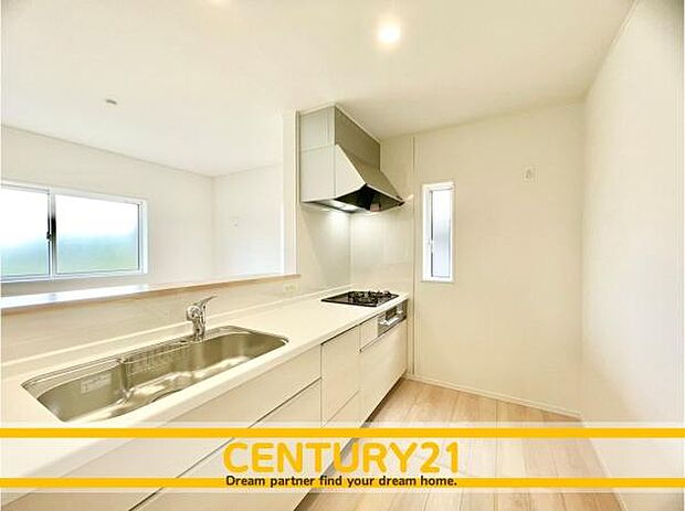 ■■広々キッチン■■大型の冷蔵庫やレンジボードもしっかり置ける広々としたキッチンスペースが大事。ゆとりある空間で作業ができるとお料理の腕も日に日に上がりそうな気がしてきます。