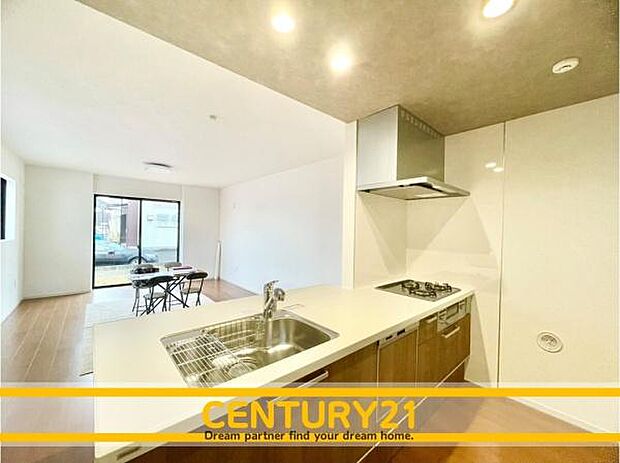 ■■広々キッチン■■大型の冷蔵庫やレンジボードもしっかり置ける広々としたキッチンスペースが大事。ゆとりある空間で作業ができるとお料理の腕も日に日に上がりそうな気がしてきます。