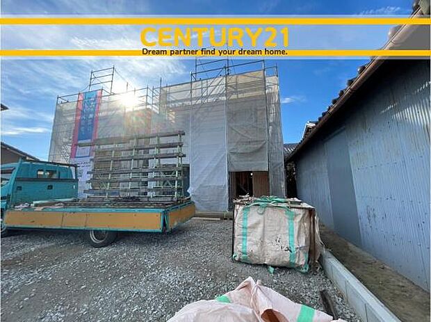 ■■駐車場■■ファミリーカーの需要が多い中、駐車場も確保いたしました。マンションとは違う敷地内駐車。ご主人様のお車のお手入れにも気合が入りますね。