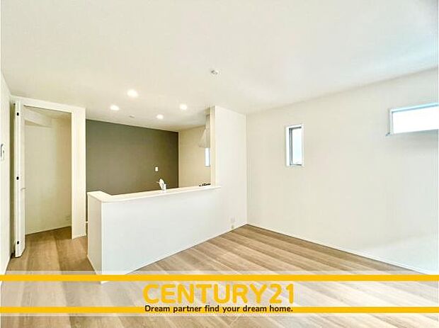 ■■ステキな時間を！■■忙しい朝でも、しっかり家族が揃って食事をして頂けるゆとりある大きさのダイニングスペース。奥様が作る手料理をカウンター越しに受けとって頂き、テーブルで囲む素敵な時間を存分に。