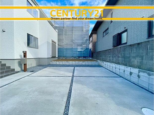 ■■駐車場■■ファミリーカーの需要が多い中、駐車場も確保いたしました。マンションとは違う敷地内駐車。ご主人様のお車のお手入れにも気合が入りますね。