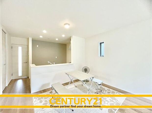 ■■家族団らんの空間■■朝は爽やかな日差しを浴びながら、家族みんなでおいしい朝食。昼下がりには読書やお昼寝でもしながらのんびりと過ごすひと時…。