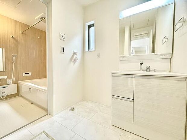 ■■清潔な空間■■毎日使うものだから清潔な空間を保ちたい水回り。洗面にはそんな願いを解消させてくれる収納アイデアが満載です。