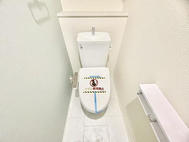 ■■Toilet■■清潔な空間を保ちたいトイレはオフホワイトでまとめました。毎日使う場所だからこそお手入れも楽々にできる機能が搭載されております。汚れが付着しにくい便器はお掃除も楽々です。