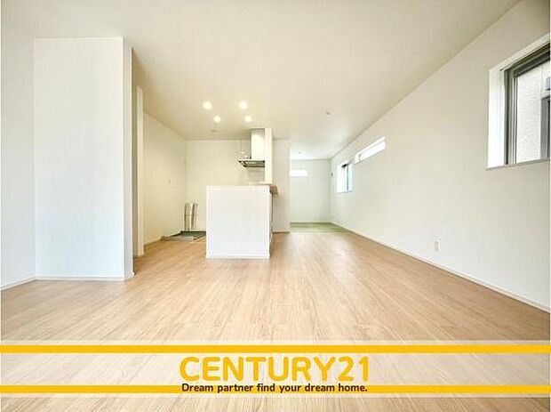 ■■憩いのリビング■■くつろぎを愉しむリビングルームは憩いの場となります。リビングとダイニングの空間機能を活かし、巧みに使い分ける発想が、ライフスタイルに新しいゆとりをもたらします。