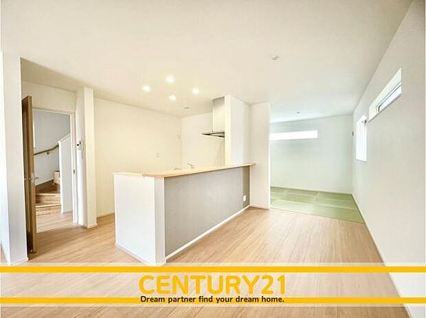 ■■家族団らんの空間■■朝は爽やかな日差しを浴びながら、家族みんなでおいしい朝食。昼下がりには読書やお昼寝でもしながらのんびりと過ごすひと時…。