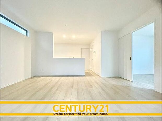 ■■憩いのリビング■■くつろぎを愉しむリビングルームは憩いの場となります。リビングとダイニングの空間機能を活かし、巧みに使い分ける発想が、ライフスタイルに新しいゆとりをもたらします。