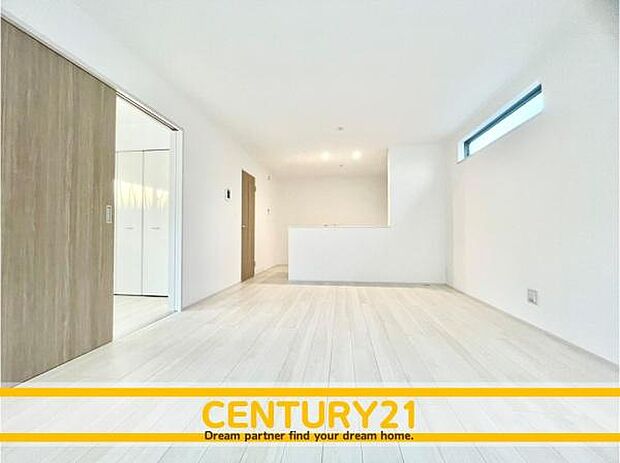 ■■憩いのリビング■■くつろぎを愉しむリビングルームは憩いの場となります。リビングとダイニングの空間機能を活かし、巧みに使い分ける発想が、ライフスタイルに新しいゆとりをもたらします。