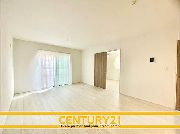 ■■家族団らんの空間■■朝は爽やかな日差しを浴びながら、家族みんなでおいしい朝食。昼下がりには読書やお昼寝でもしながらのんびりと過ごすひと時…。