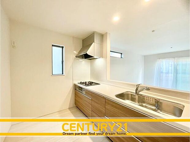 ■■広々キッチン■■大型の冷蔵庫やレンジボードもしっかり置ける広々としたキッチンスペースが大事。ゆとりある空間で作業ができるとお料理の腕も日に日に上がりそうな気がしてきます。