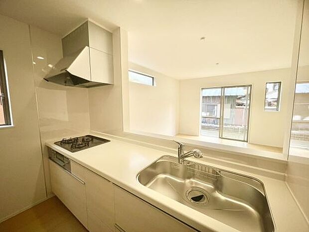 ■■浄水器付シャワー切替水栓■■浄水器がカルキその他を除去。美味しい水を提供してくれます。ヘッドはシャワーや浄水に切り替え可能でノズルが延びる可動式。キッチン作業が楽しくなりますね。