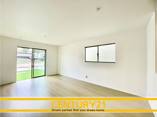 ■■家族団らんの空間■■朝は爽やかな日差しを浴びながら、家族みんなでおいしい朝食。昼下がりには読書やお昼寝でもしながらのんびりと過ごすひと時…。