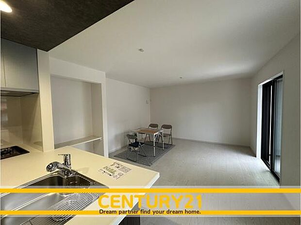 ■■家族団らんの空間■■朝は爽やかな日差しを浴びながら、家族みんなでおいしい朝食。昼下がりには読書やお昼寝でもしながらのんびりと過ごすひと時…。