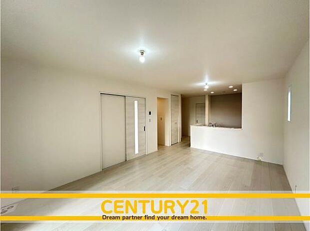 ■■家族団らんの空間■■朝は爽やかな日差しを浴びながら、家族みんなでおいしい朝食。昼下がりには読書やお昼寝でもしながらのんびりと過ごすひと時…。