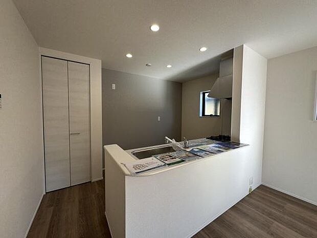 ■■キッチン■■家族や友人と味わう料理。会話を楽しみながら作りたいものですね。