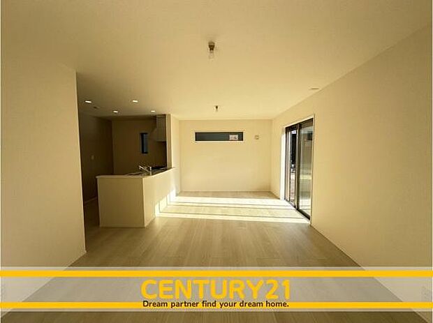 ■■憩いのリビング■■くつろぎを愉しむリビングルームは憩いの場となります。リビングとダイニングの空間機能を活かし、巧みに使い分ける発想が、ライフスタイルに新しいゆとりをもたらします。