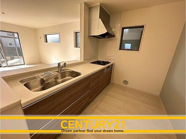 ■■広々キッチン■■大型の冷蔵庫やレンジボードもしっかり置ける広々としたキッチンスペースが大事。ゆとりある空間で作業ができるとお料理の腕も日に日に上がりそうな気がしてきます。