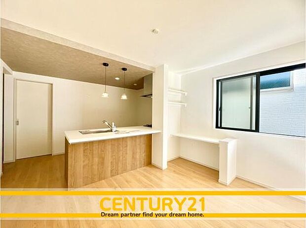 ■■家族団らんの空間■■朝は爽やかな日差しを浴びながら、家族みんなでおいしい朝食。昼下がりには読書やお昼寝でもしながらのんびりと過ごすひと時…。