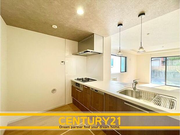 ■■広々キッチン■■大型の冷蔵庫やレンジボードもしっかり置ける広々としたキッチンスペースが大事。ゆとりある空間で作業ができるとお料理の腕も日に日に上がりそうな気がしてきます。