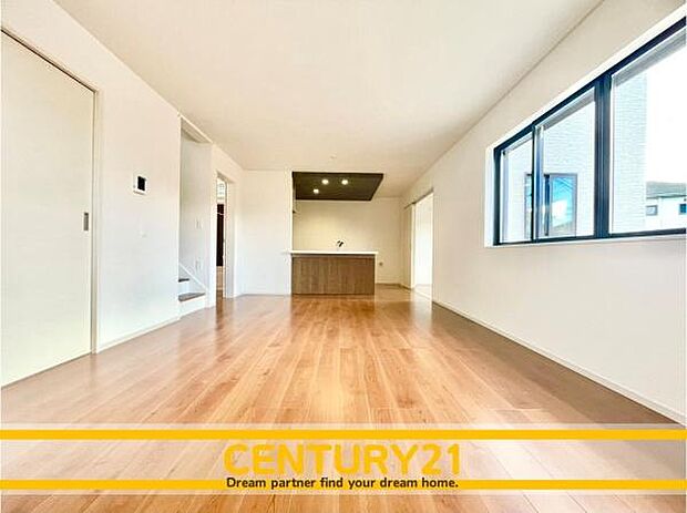 ■■憩いのリビング■■くつろぎを愉しむリビングルームは憩いの場となります。リビングとダイニングの空間機能を活かし、巧みに使い分ける発想が、ライフスタイルに新しいゆとりをもたらします。