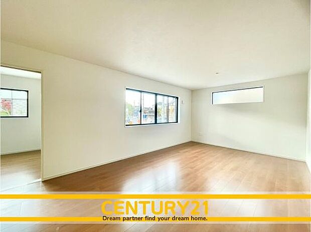 ■■ステキな時間を！■■忙しい朝でも、しっかり家族が揃って食事をして頂けるゆとりある大きさのダイニングスペース。奥様が作る手料理をカウンター越しに受けとって頂き、テーブルで囲む素敵な時間を存分に。