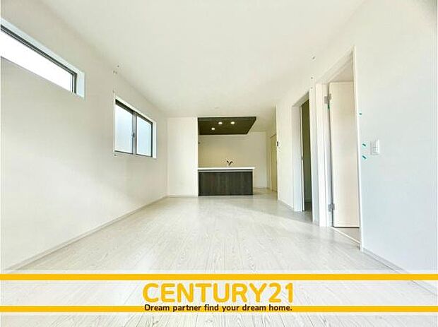 ■■憩いのリビング■■くつろぎを愉しむリビングルームは憩いの場となります。リビングとダイニングの空間機能を活かし、巧みに使い分ける発想が、ライフスタイルに新しいゆとりをもたらします。