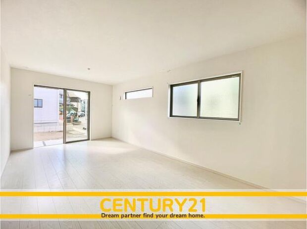 ■■家族団らんの空間■■朝は爽やかな日差しを浴びながら、家族みんなでおいしい朝食。昼下がりには読書やお昼寝でもしながらのんびりと過ごすひと時…。