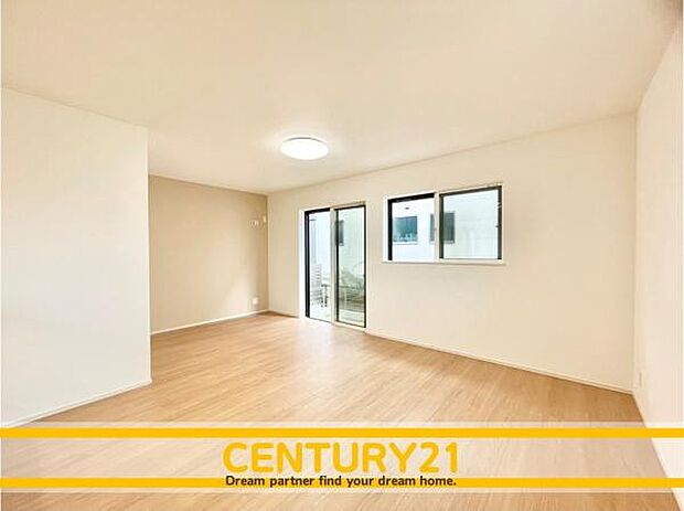 ■■家族団らんの空間■■朝は爽やかな日差しを浴びながら、家族みんなでおいしい朝食。昼下がりには読書やお昼寝でもしながらのんびりと過ごすひと時…。