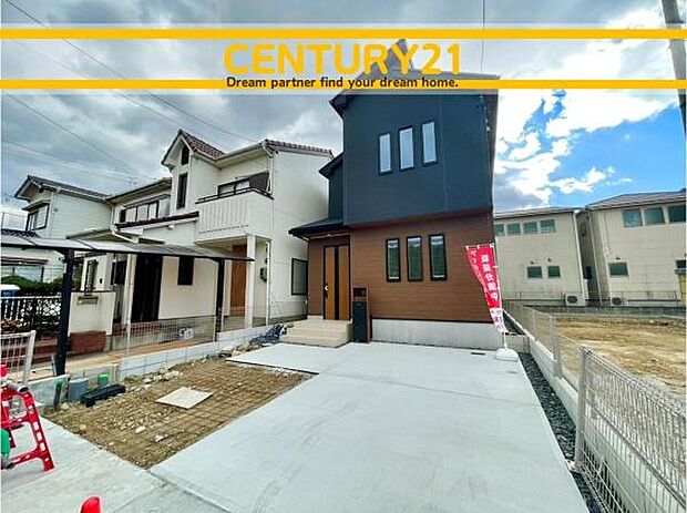 ■■駐車場■■ファミリーカーの需要が多い中、駐車場も確保いたしました。マンションとは違う敷地内駐車。ご主人様のお車のお手入れにも気合が入りますね。