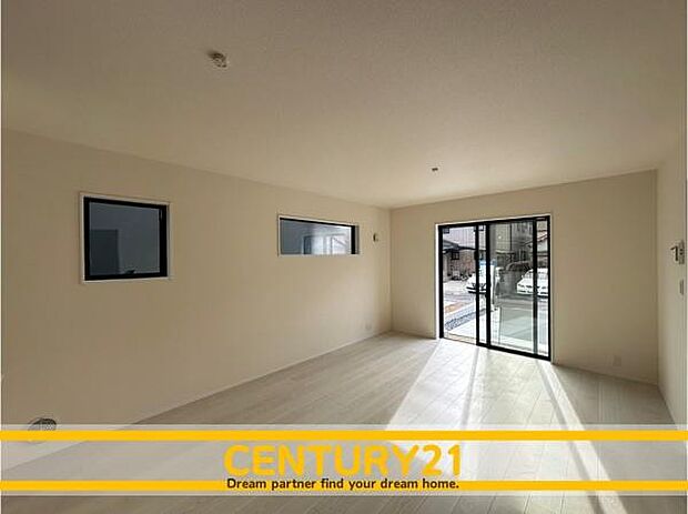 ■■家族団らんの空間■■朝は爽やかな日差しを浴びながら、家族みんなでおいしい朝食。昼下がりには読書やお昼寝でもしながらのんびりと過ごすひと時…。