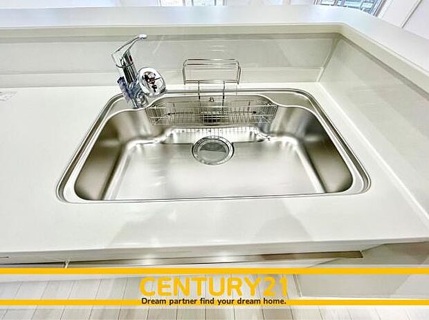 ■■浄水器付シャワー切替水栓■■浄水器がカルキその他を除去。美味しい水を提供してくれます。ヘッドはシャワーや浄水に切り替え可能でノズルが延びる可動式。キッチン作業が楽しくなりますね。