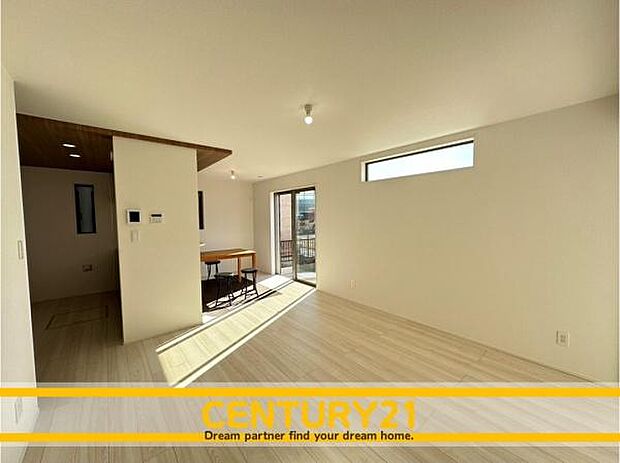 ■■家族団らんの空間■■朝は爽やかな日差しを浴びながら、家族みんなでおいしい朝食。昼下がりには読書やお昼寝でもしながらのんびりと過ごすひと時…。