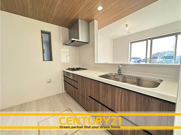 ■■広々キッチン■■大型の冷蔵庫やレンジボードもしっかり置ける広々としたキッチンスペースが大事。ゆとりある空間で作業ができるとお料理の腕も日に日に上がりそうな気がしてきます。