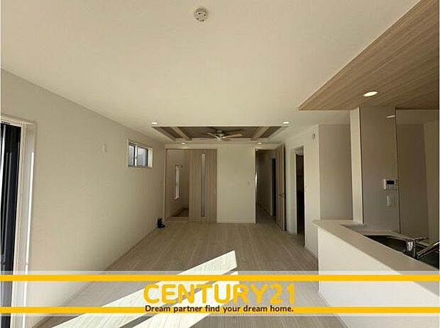 ■■憩いのリビング■■くつろぎを愉しむリビングルームは憩いの場となります。リビングとダイニングの空間機能を活かし、巧みに使い分ける発想が、ライフスタイルに新しいゆとりをもたらします。