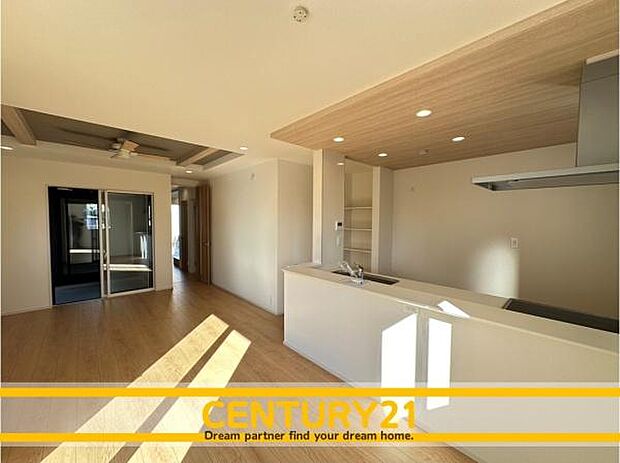 ■■家族団らんの空間■■朝は爽やかな日差しを浴びながら、家族みんなでおいしい朝食。昼下がりには読書やお昼寝でもしながらのんびりと過ごすひと時…。