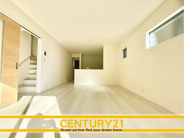 ■■憩いのリビング■■くつろぎを愉しむリビングルームは憩いの場となります。リビングとダイニングの空間機能を活かし、巧みに使い分ける発想が、ライフスタイルに新しいゆとりをもたらします。