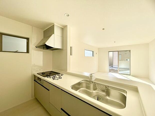 ■■浄水器付シャワー切替水栓■■浄水器がカルキその他を除去。美味しい水を提供してくれます。ヘッドはシャワーや浄水に切り替え可能でノズルが延びる可動式。キッチン作業が楽しくなりますね。