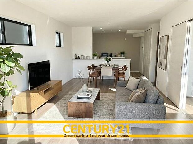 ■■憩いのリビング■■※家具はCGを合成したものです。くつろぎを愉しむリビングルームは憩いの場となります。※現地写真を一部加工しています。実際の室内状況は現況優先となります。